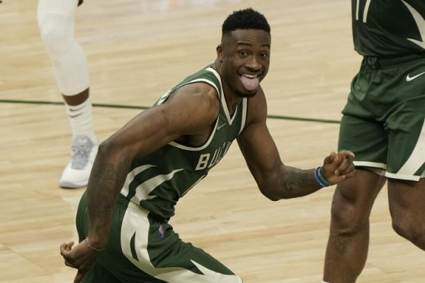 Anh em bóng rổ! Antetokounmpo sanocation trở lại Bucks