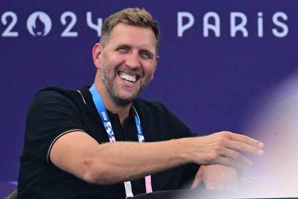 Vinh quang vẫn giống nhau! Nowitzki chúc mừng đội bóng rổ nam Đức: Nhà vô địch châu Âu! !! !!