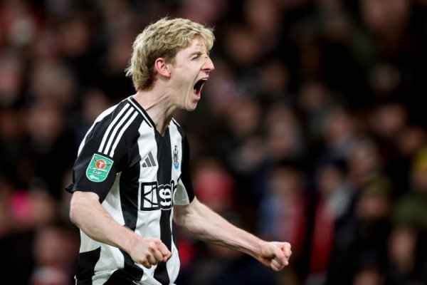 Gordon trở thành cầu thủ thứ ba của Anh ghi được hai cú đá phạt trong một trận đấu Champions League duy nhất, hai người còn lại là Rooney và Kane