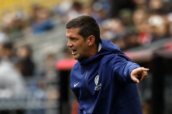 Chivu: Chúng tôi luôn vui vẻ s